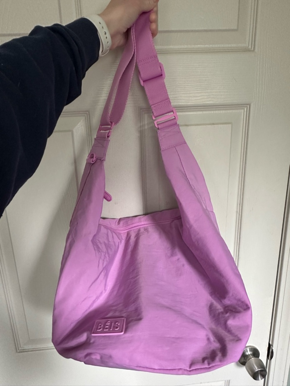 GUC Beis The Crescent Catchall 
in Berry